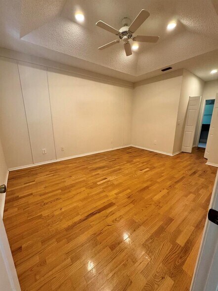 Building Photo - 10895 Fillmore Dr