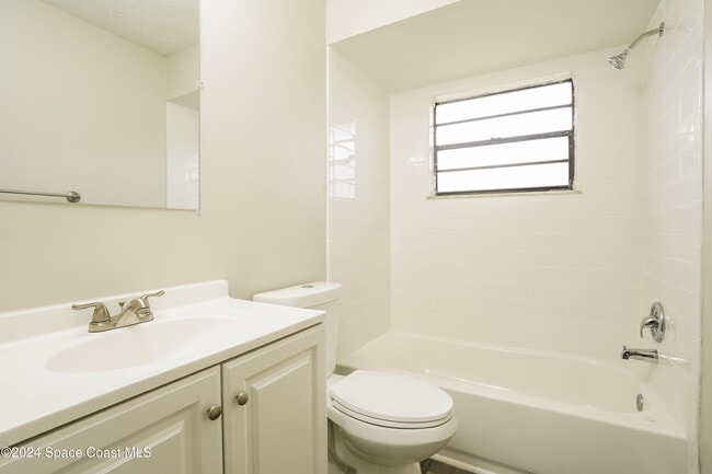 Building Photo - 456 SW Molloy St