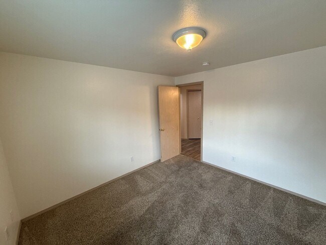 Building Photo - 1685 Lucinda Ave NE