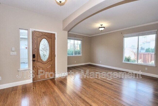 Building Photo - 2040 San Esteban Cir