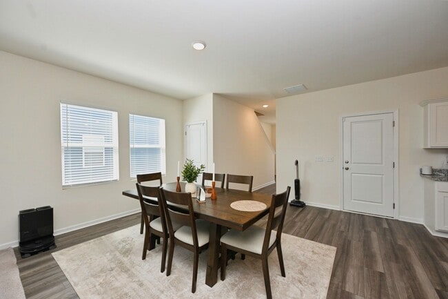 Building Photo - **RARE FIND: LIKE NEW, ONE-OWNER, 5-BED, 3-BATH HOME BUILT IN 2025 IN A NEIGHBORHOOD WITH RESORT-...