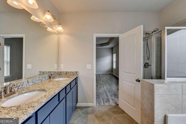 Building Photo - 648 Georgia Way