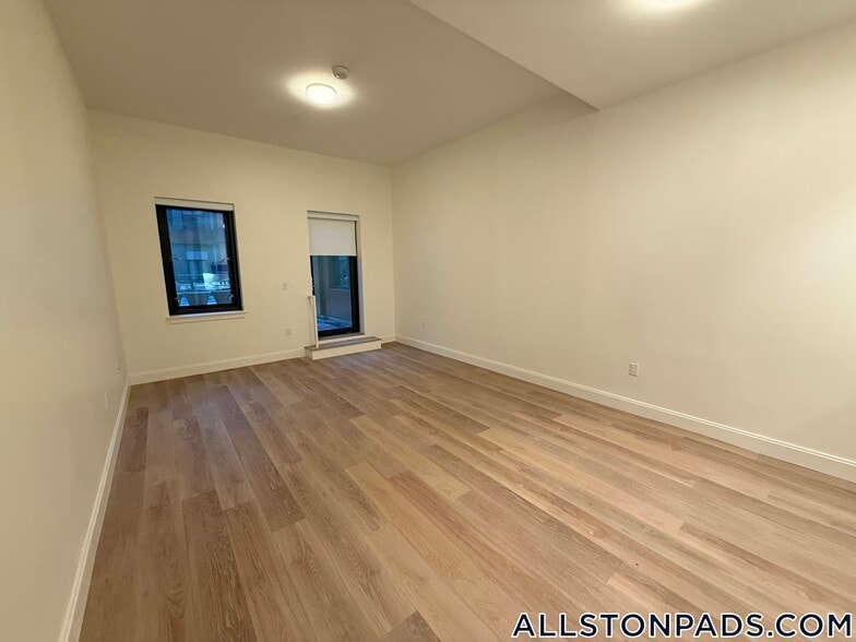 Building Photo - 1079 Commonwealth Ave