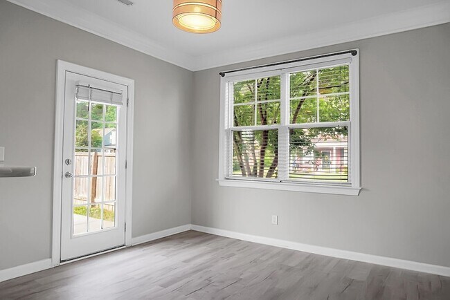 Building Photo - 209 Killarney Trail