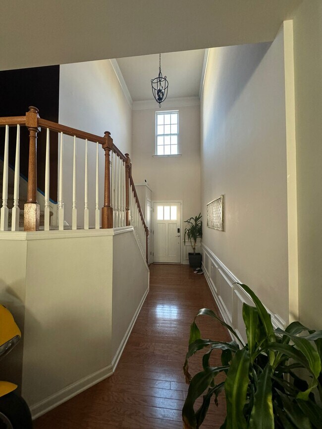 Building Photo - 8221 Saltwood Pl