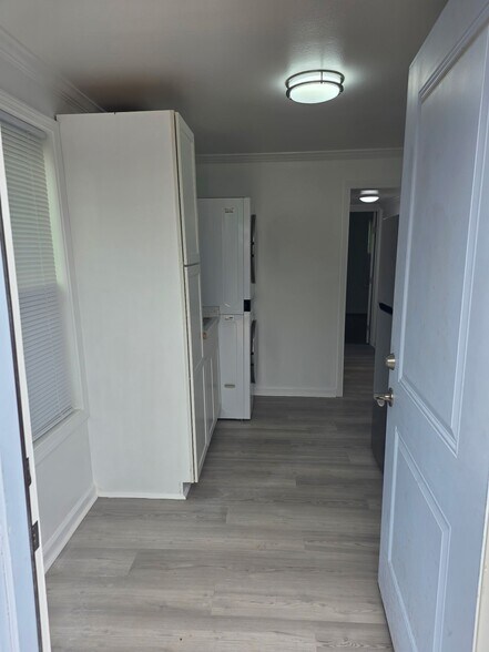 Building Photo - 1844 Line Ave