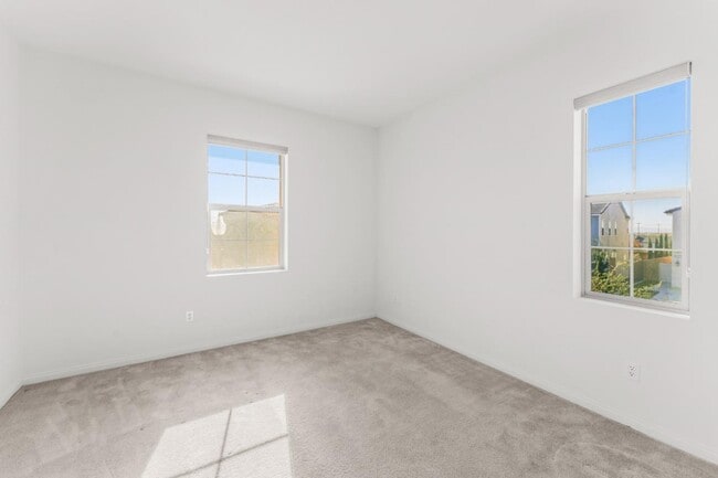 Building Photo - 3915 E Fincastle St