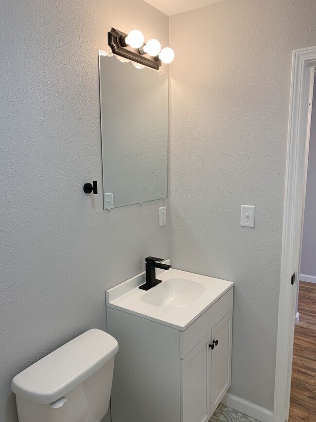 Building Photo - 2522 Meadowlane Dr