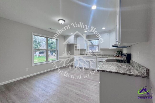 Building Photo - 308 Woodland Dr