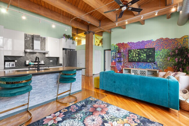 Building Photo - 1040 W Adams St