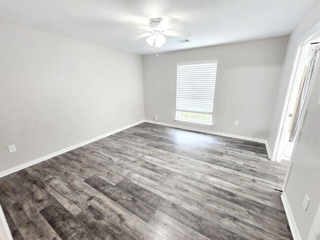 Building Photo - 6114 Torreon St