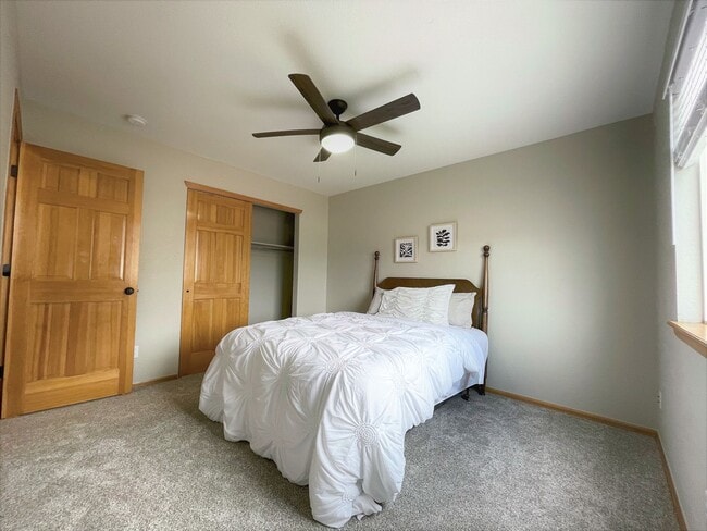 Building Photo - Stetson Hills Spacious Stunner! 4 bed, 3 b...