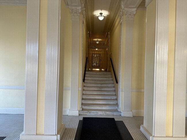 Building Photo - Mt Pleasant Grandeur