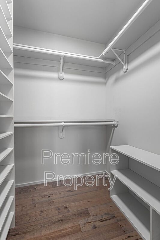 Building Photo - 2729 Charlotte St