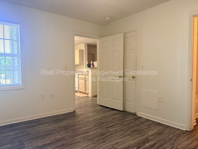 Building Photo - 2031 Wolfmill Dr