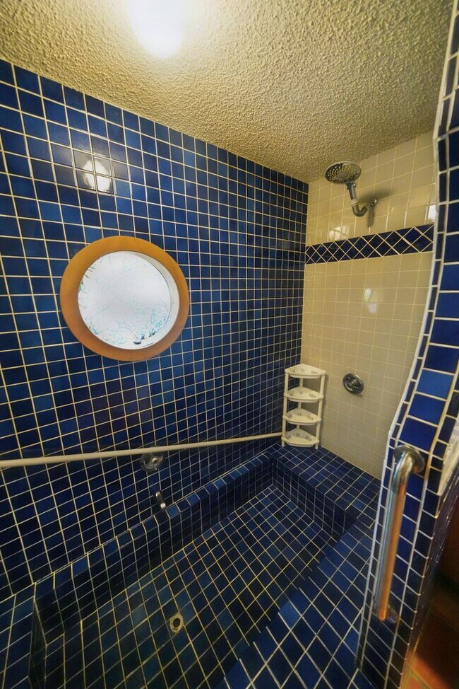 Building Photo - Charming and Centrally Located Home Now Available with Inground Pool. Realtor Commmission:$750