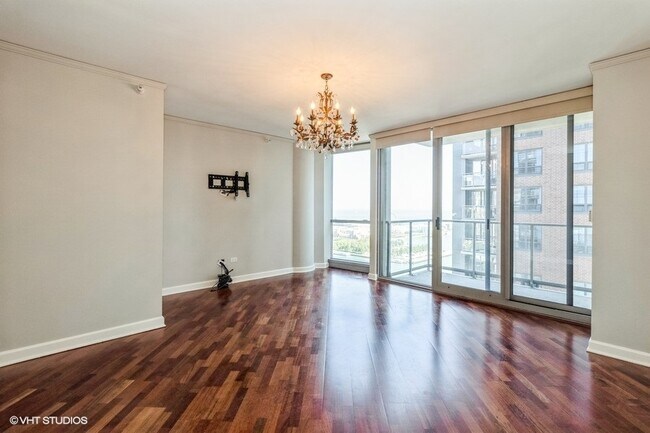 Building Photo - 420 E Waterside Dr