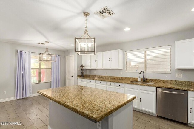 Building Photo - 9124 W Elm St