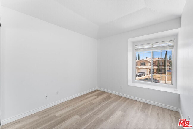 Building Photo - 37105 Zinnia St