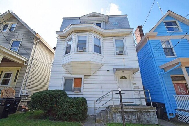Primary Photo - 229 Atkinson St