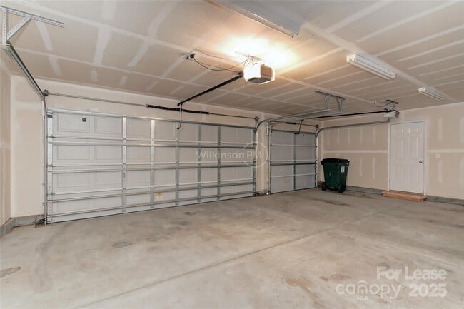 Building Photo - 9409 Pond Vista Court