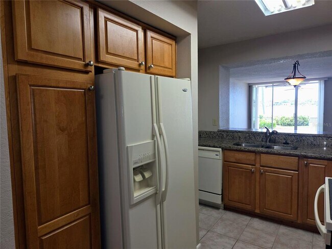 Building Photo - 5801 Bahia Del Mar Cir N