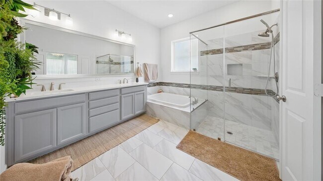 Building Photo - 2807 Kingly Pne Trl