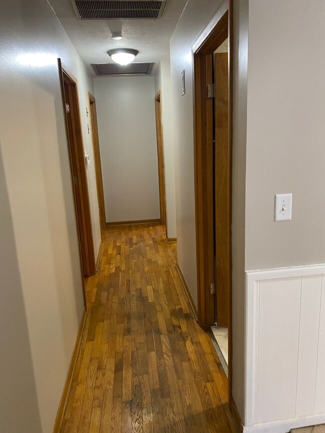 Building Photo - Corner lot; New appliances, New bathroom V...