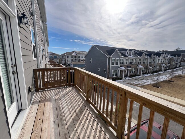 Building Photo - Stunning 4BD, 3.5BA Knightdale Townhome with a 2-Car Garage in an HOA Community