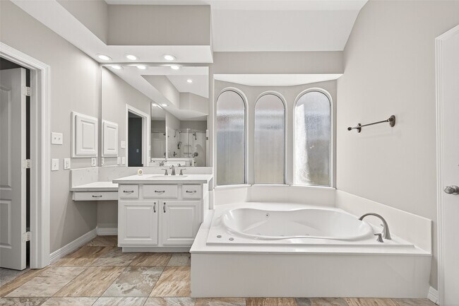 Building Photo - 22718 Emily Park Ln