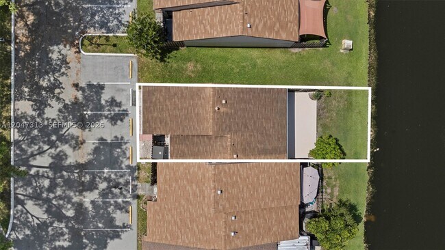 Building Photo - 2025 SW 82nd Ave
