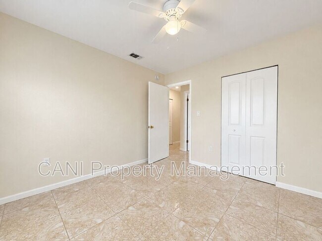 Building Photo - 601 Catwood Dr
