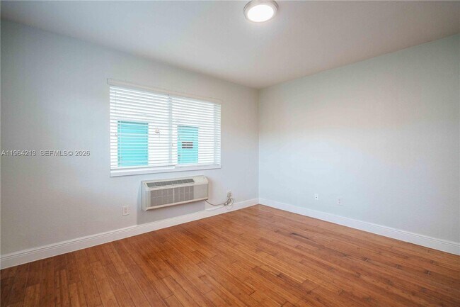 Building Photo - 7325 Carlyle Ave