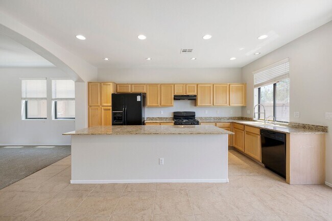 Building Photo - GATED NW HOME - 4 BEDROOMS W/ 1 BED AND BA...