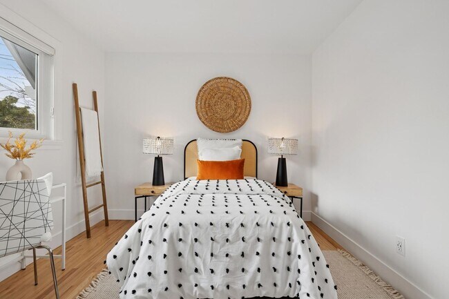 Building Photo - Updated Woodland Estates Home