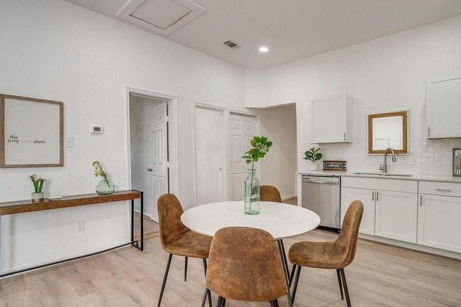 Building Photo - Charming Renovated 3-bedroom, 2-bathroom home!