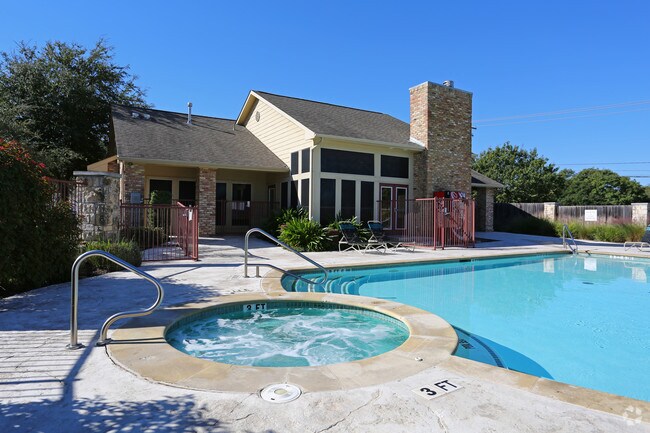 On The Green Austin, TX Apartment Finder