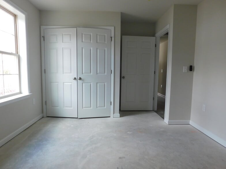 Building Photo - 1513 Maple St