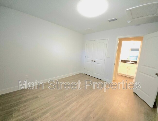 Building Photo - 313 N Navy Blvd