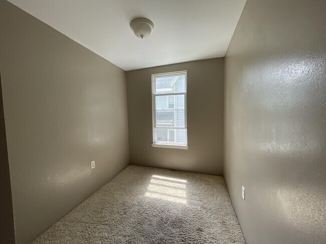 Building Photo - 108 Tower St