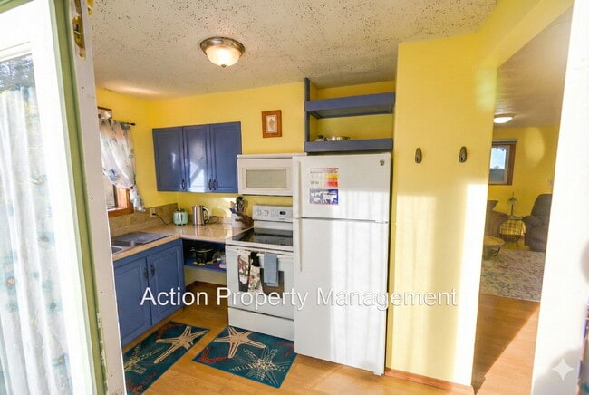 Building Photo - Furnished cabin on 3 acres, in Sequim