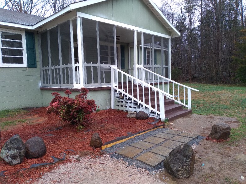 Primary Photo - 1189 Joe Louis Blvd