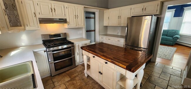 Building Photo - 25 Ferguson Ave