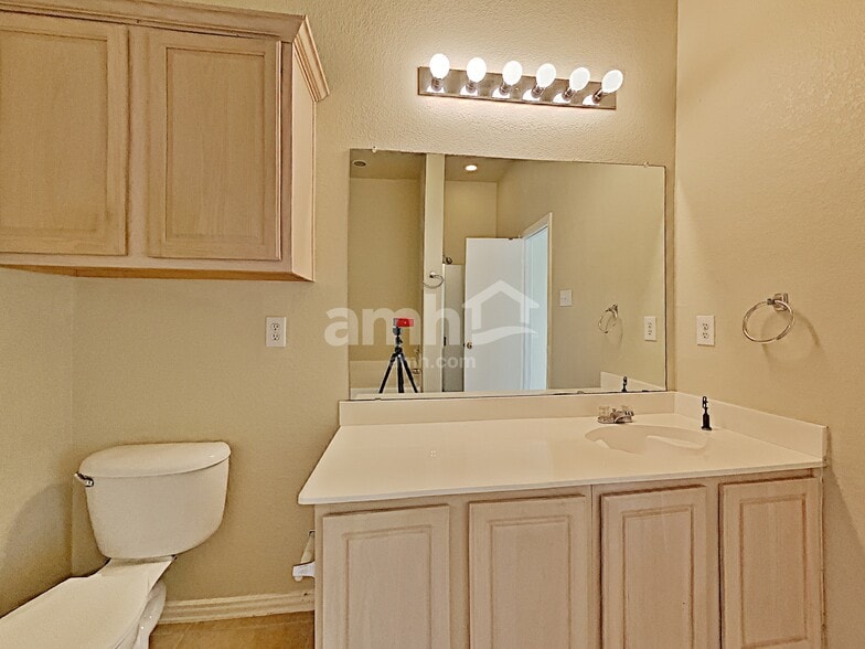 Building Photo - 1637 Myrtle Dr