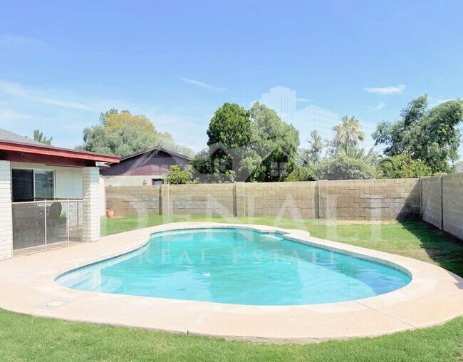 Building Photo - 647 S Bermuda Cir