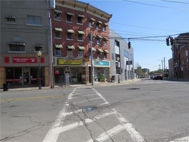 Building Photo - 2 E Main St