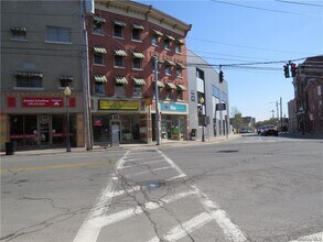 Building Photo - 2 E Main St