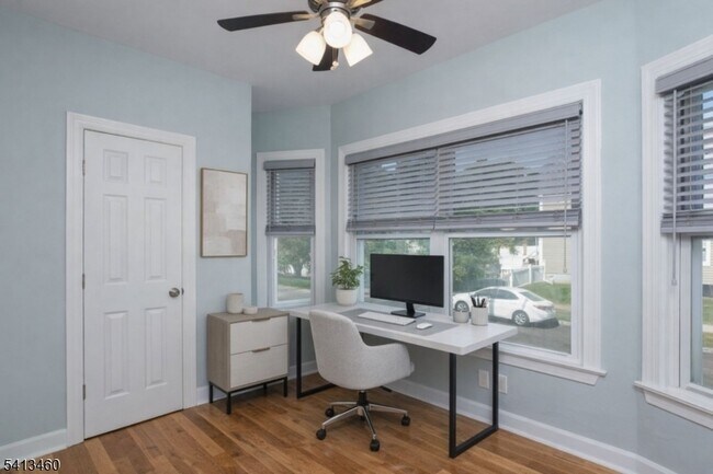 Building Photo - 122 N Fullerton Ave