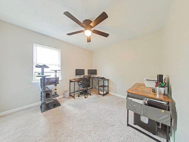 Building Photo - 4 Bedroom Brick Ranch in Woodlake!