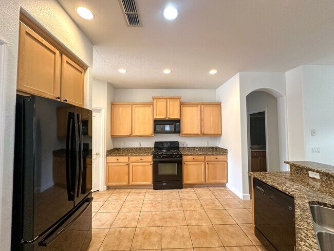 Building Photo - Beautiful 3/2 in Winding Cove with large f...
